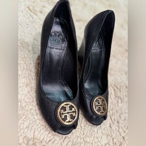 Authentic Tory Burch wedge bumps sz 7US